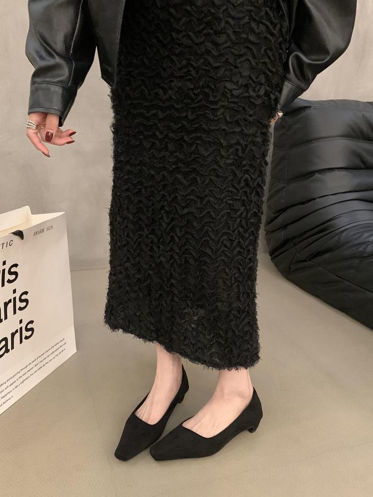 Scarpe da donna professionali per pendolari francesi rosse con tacco medio, scarpe singole, nuove per l'autunno 2025, scamosciate, con punta quadrata piccola, tacco spesso, tacco basso