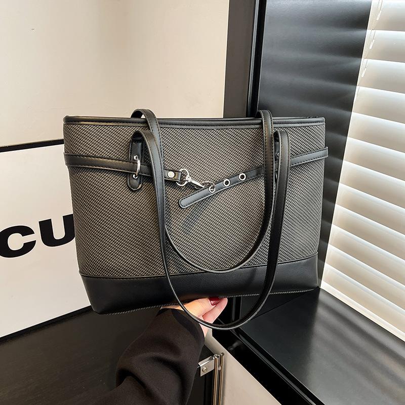 

Large-capacity simple tote bag women s new niche design versatile shoulder bag work commuter bag чёрный