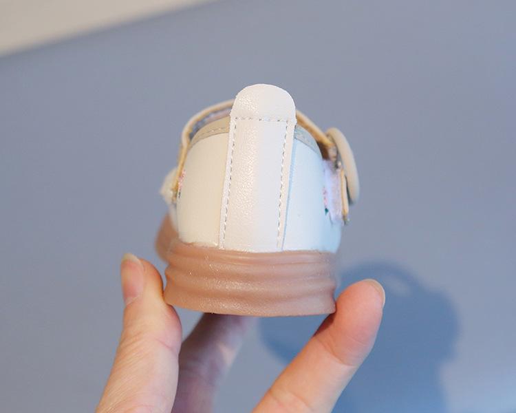 Frühlings-Babyschuhe aus Leder mit eckiger Spitze und floraler Spitze - Niedliche Prinzessinnenschuhe für Kleinkinder