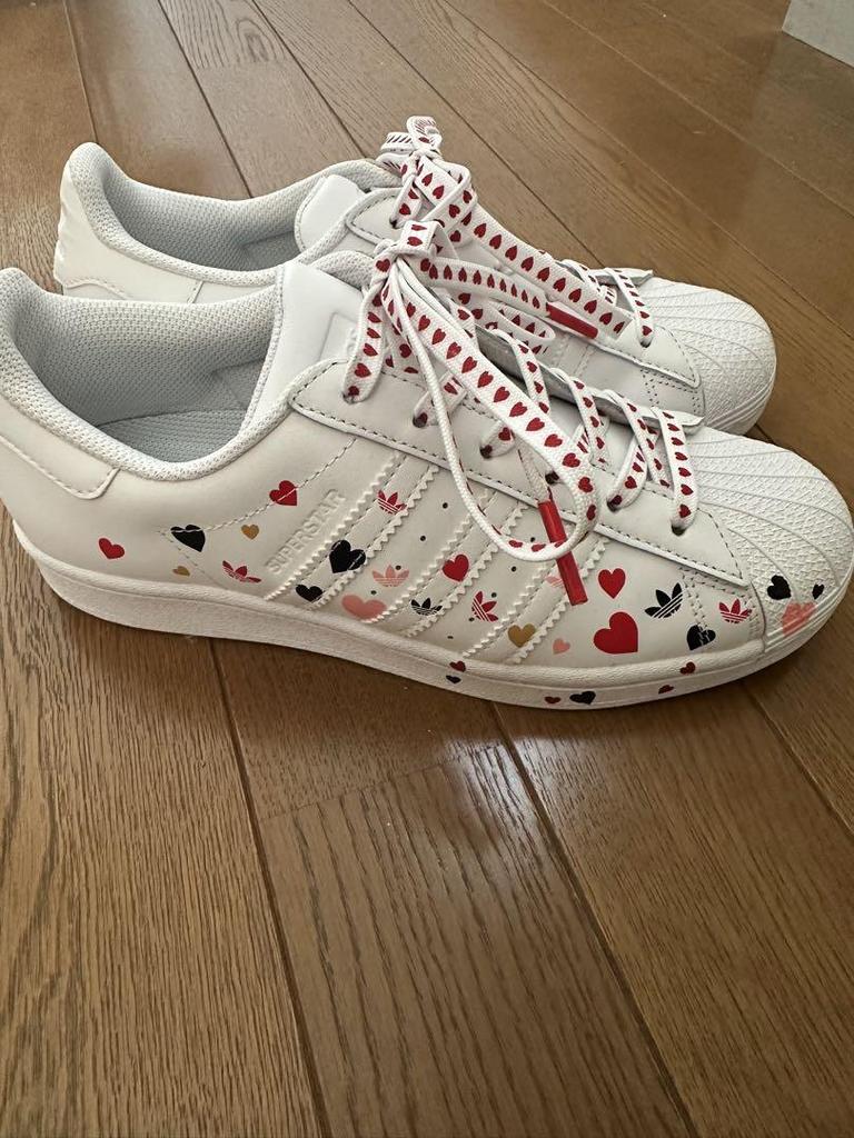 [USED] Valentine's Day adidas sneakers