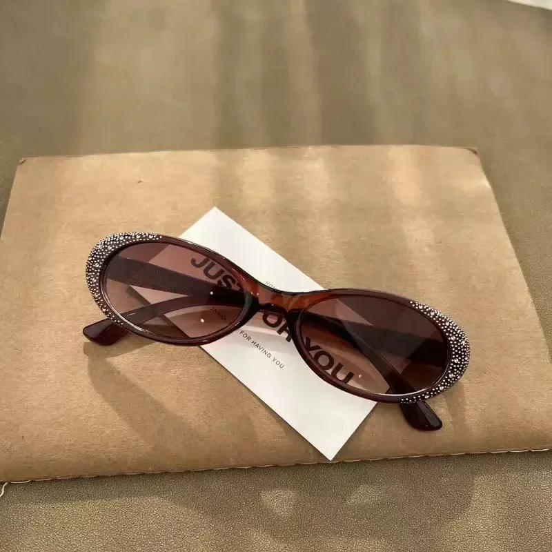 Women Oval Frame UV400 Sunglasses Luxury Diamond Retro Fashion Men Women UV Protection Outdoor Shades