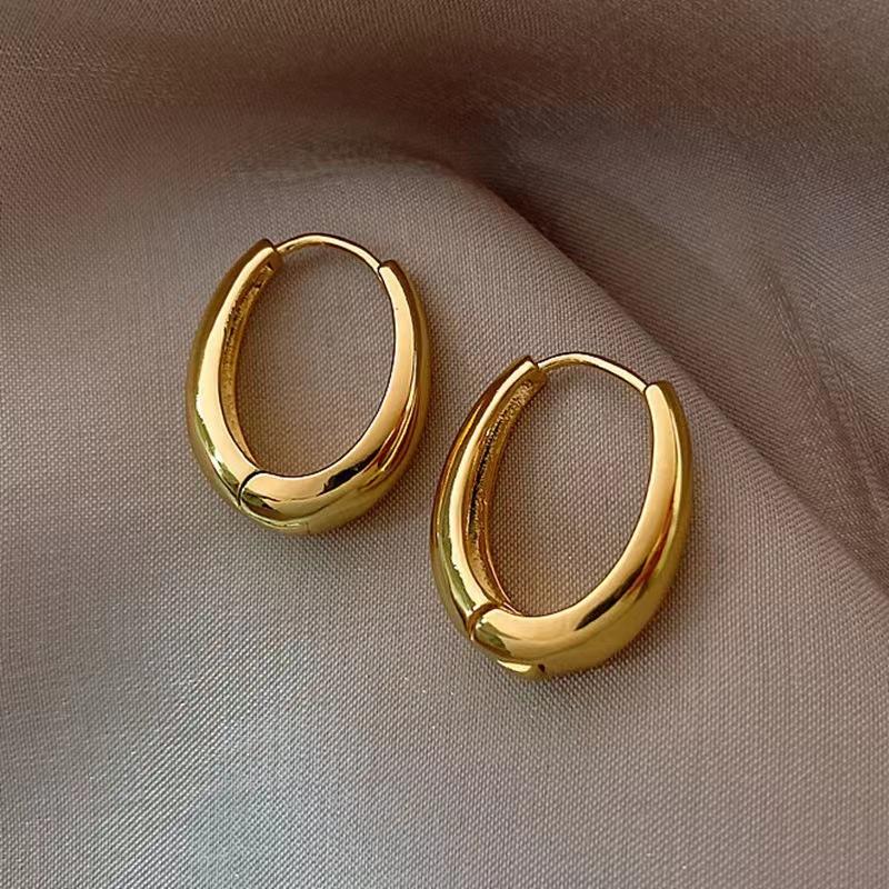 New light luxury, high-end, niche, personalized design, gold earrings