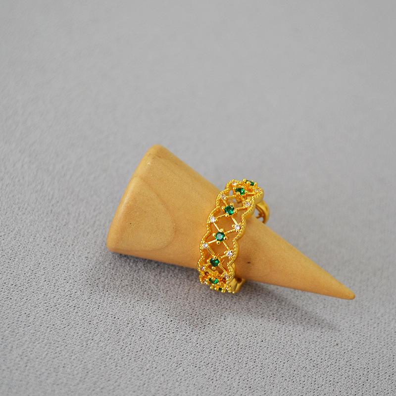 French Retro Gold-Plated Lace Ring with Green Zircon and Rhinestones for Women