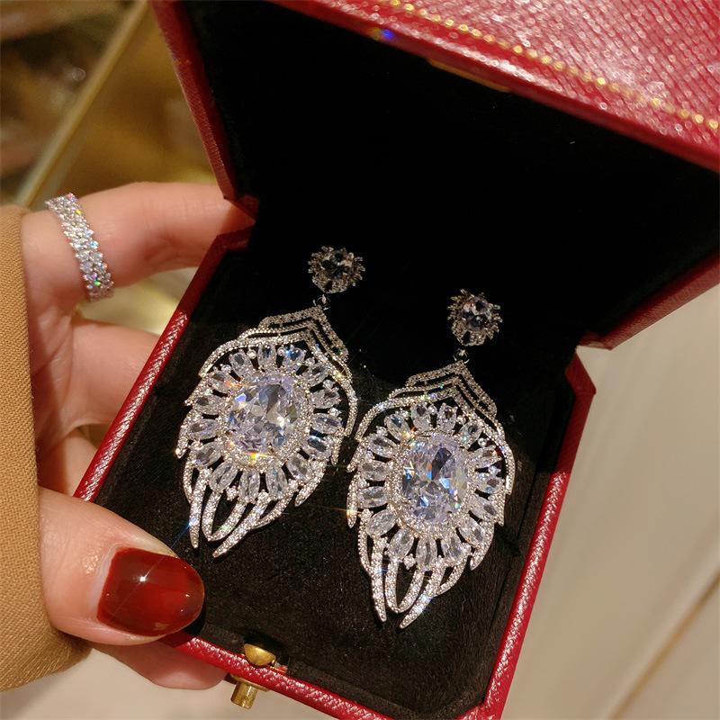 Huitan Gorgeous Hollow Design Drop Earrings For Women Sparkling Aesthetic Ear Accessories Delicate Elegant Wedding Band Jewelry