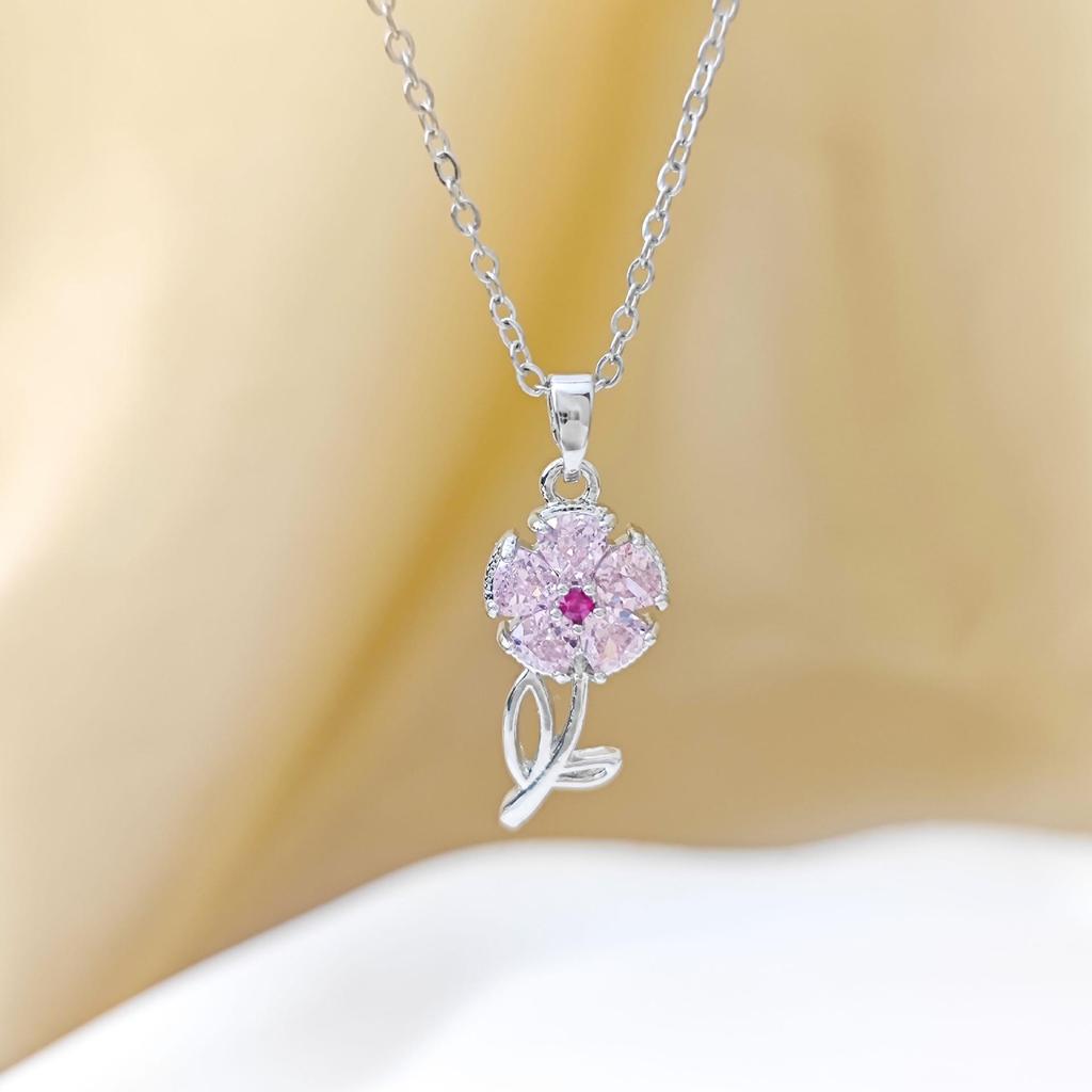 Elegant Sunflower Pendant Necklace - Unique Design for Women, Versatile and Luxurious