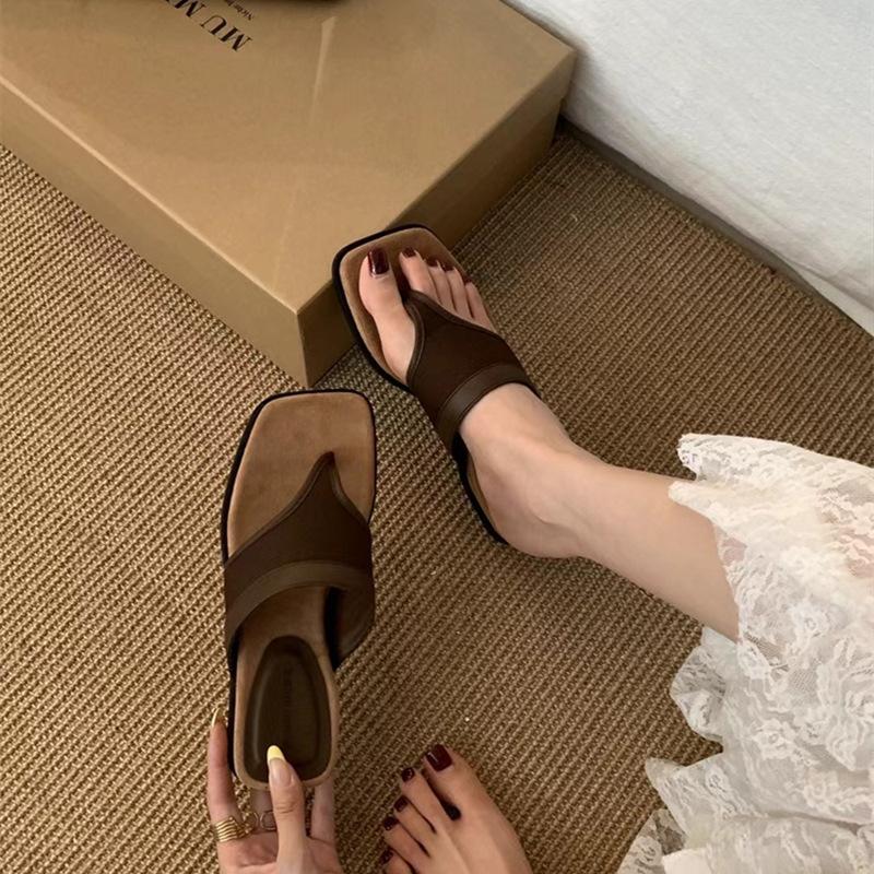 2025 neue Hausschuhe Absatz Retro Oberbekleidung Sommer Römerstil Damenschuhe Keilabsatz Zehentrenner Urlaubssandalen