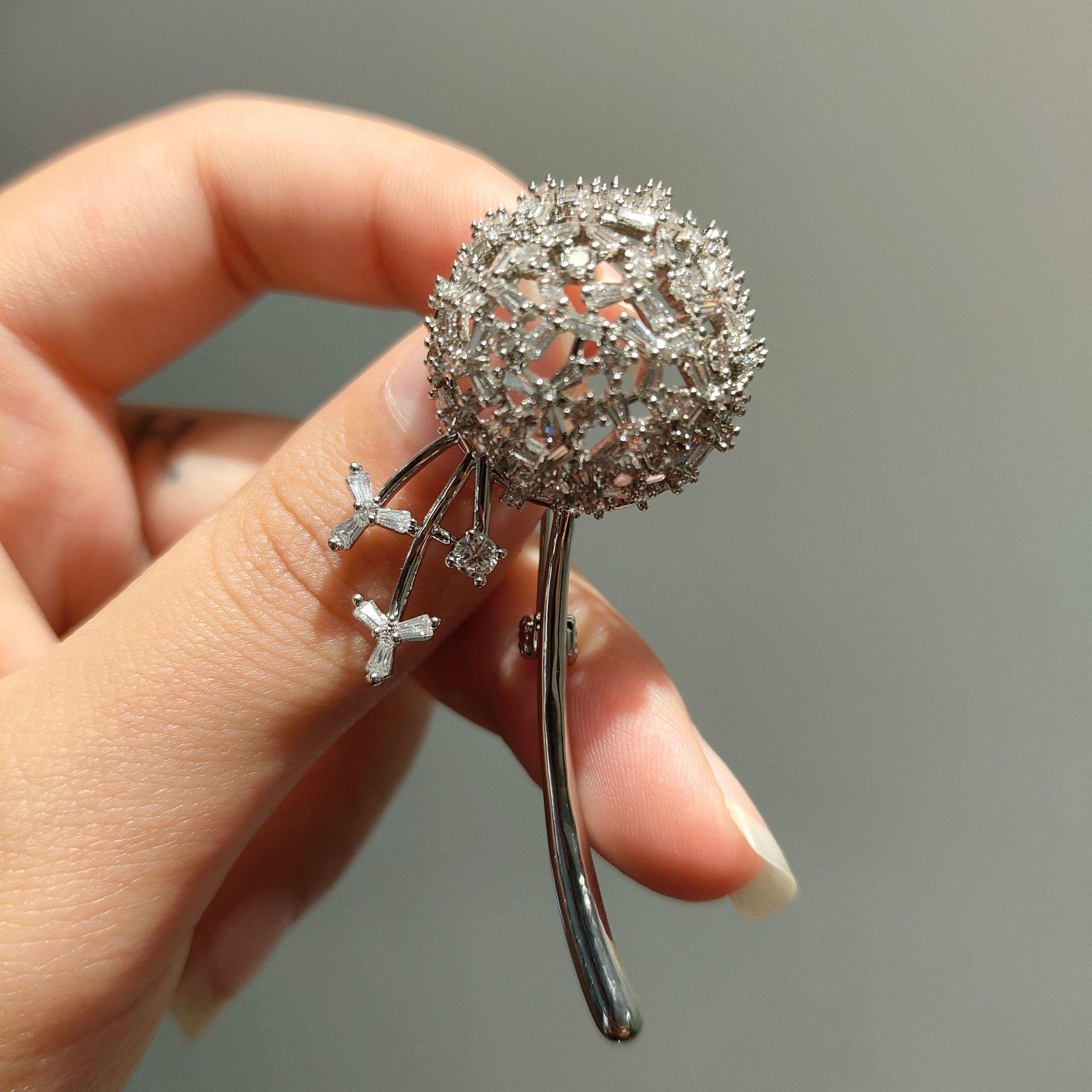 Bo Xin Yun Copper Zircon Dandelion Brooch - Elegant Corsage for Festivals