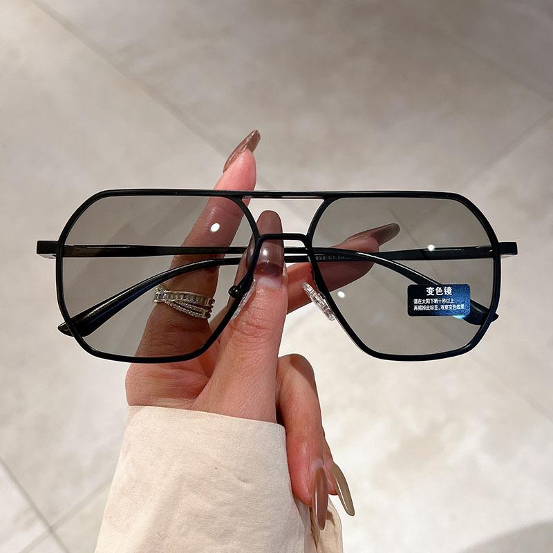 Sunglasses Male Driver Anti-Ultraviolet Strong Light Retro Simple High-Value Color-Changing Trend Street Glasses