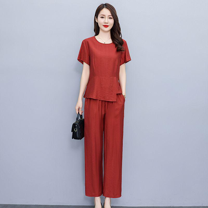 Plus Size Cotton Silk Two-Piece Set: Stylish Casual Short Sleeve Top & Wide-Leg Pants for Moms - Summer Elegance