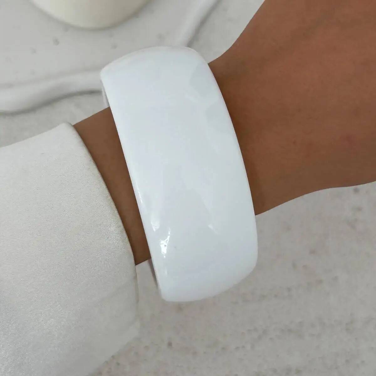 SHIXIN 4 Styles Boho Thick Resin Acrylic Wide Bracelets for Women Minimalist Irregular Round Stackable Big Bangle Party Jewelry