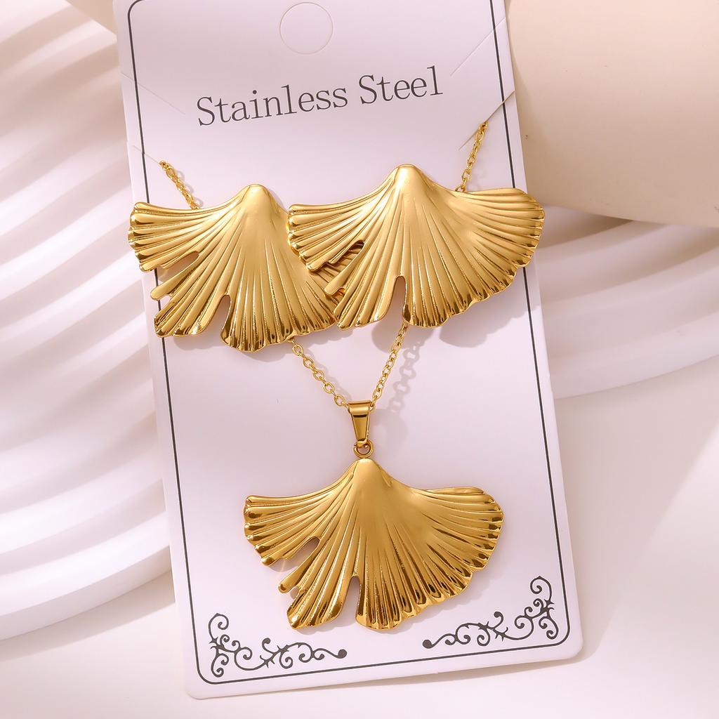 Personalized European and American Fashion Stainless Steel Stud Earrings Necklace Titanium Steel Non-fading Jewelry Set