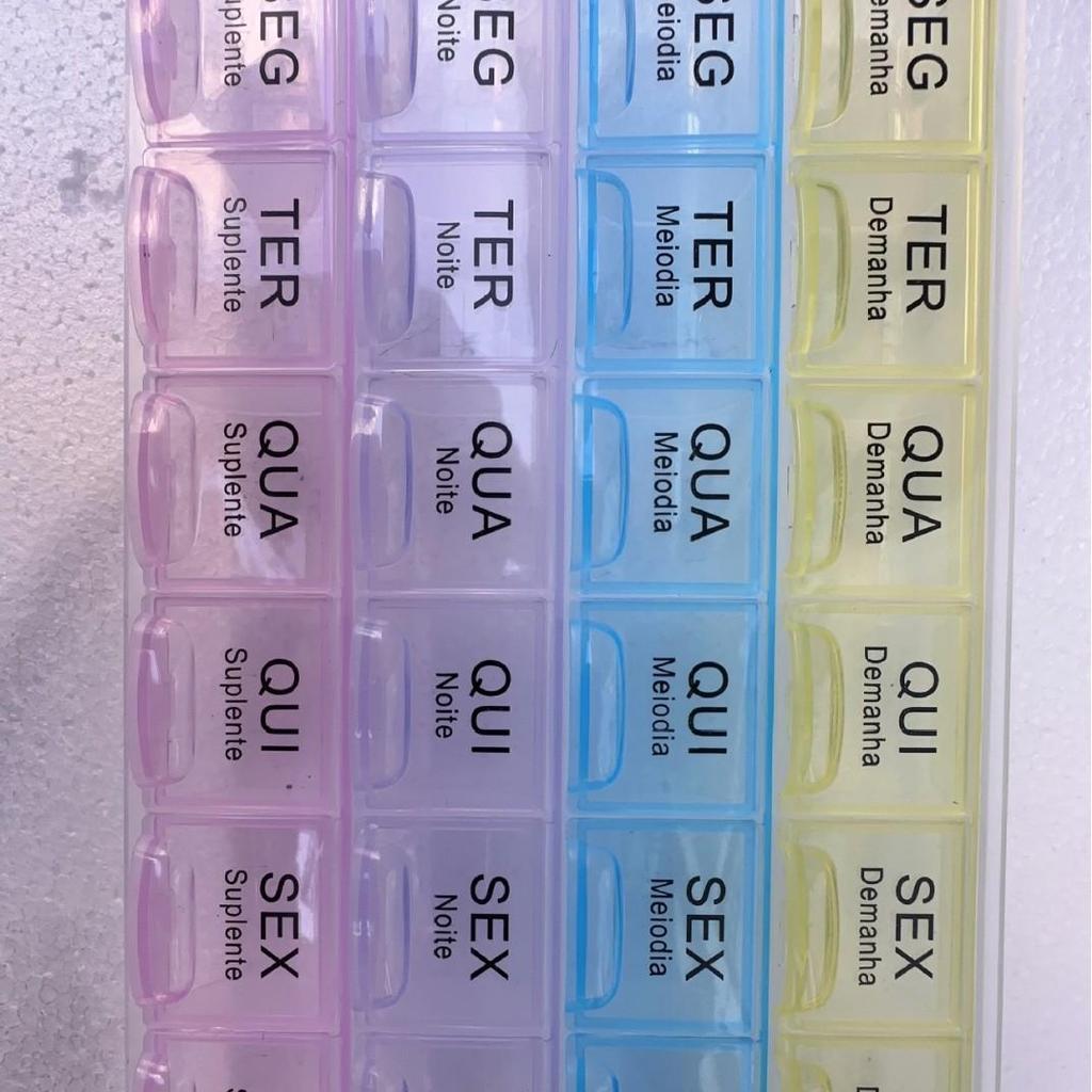 Transparent Moisture-Proof Weekly Pill Organizer with Compartments