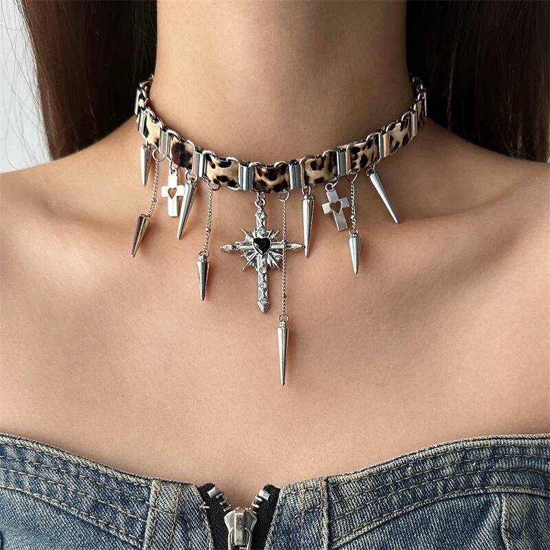 New Punk Gothic Rivet Cross Pendant Necklaces for Women Men Hiphop Leopard Print Plush Collarbone Necklaces Jewelry Accessories