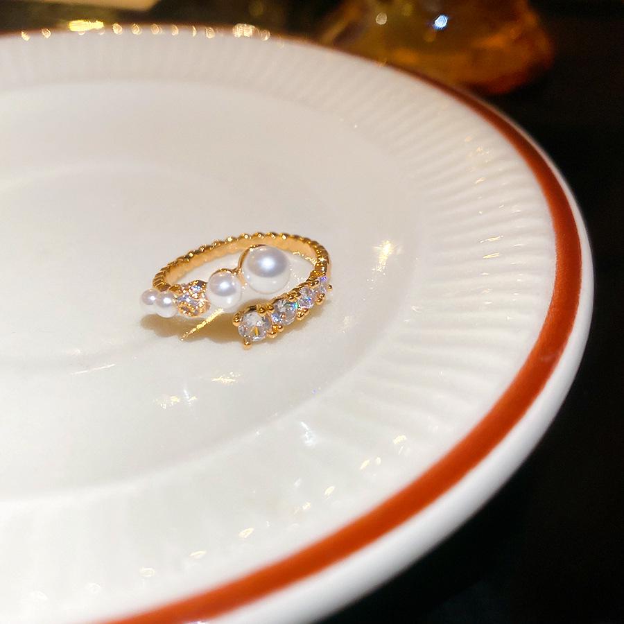 18k Gold Plated Baroque Vintage Ring with Zircon and Imitation Pearl