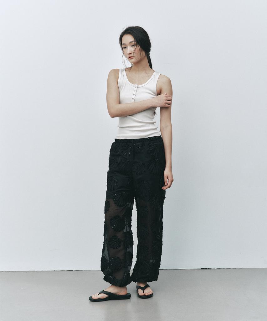 Haipeogeullipeu Scallop Pants Black