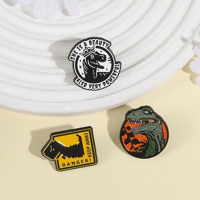 Dinosaurierkönigin Emaille-Pins Custom SIE IST EINE SCHÖNHEIT AUCH SEHR MÄCHTIG Broschen Anstecknadeln Kleidung Tier Schmuck Geschenk Freunde
