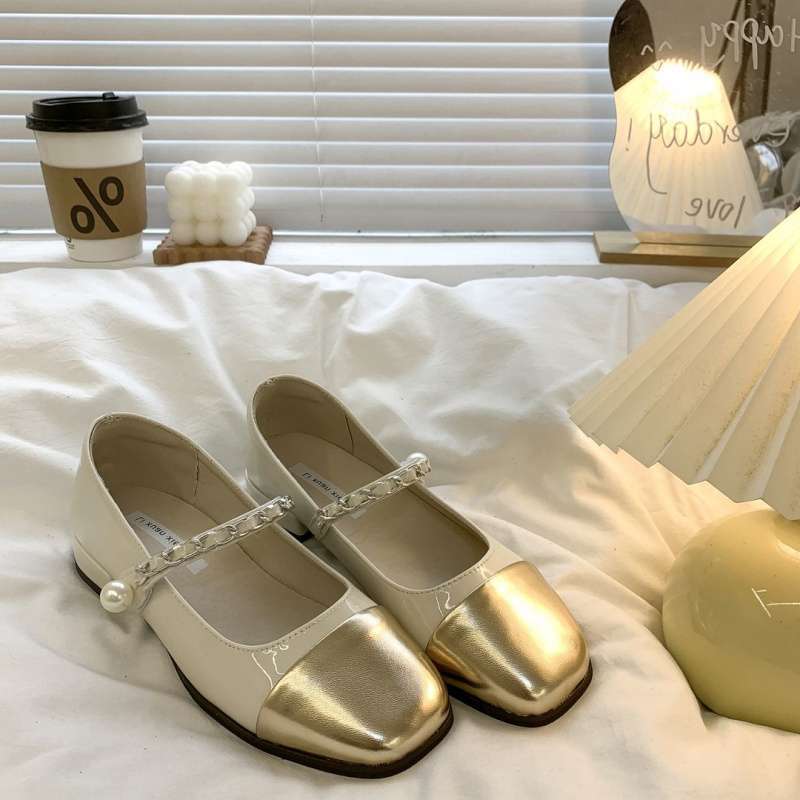 French square head shallow mouth Mary Jane small leather shoes women's 2025 summer new versatile retro thick heel with skirt single shoes