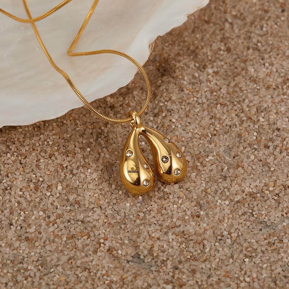 French Retro Teardrop Zircon Necklace: Women's Simple Stainless Steel Clavicle Chain