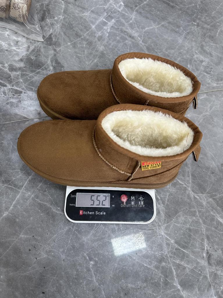 Large Women's Winter Snow Boots: Flat Bottom, Short, Plus Velvet, Thickened, Warm Cotton Shoes.
