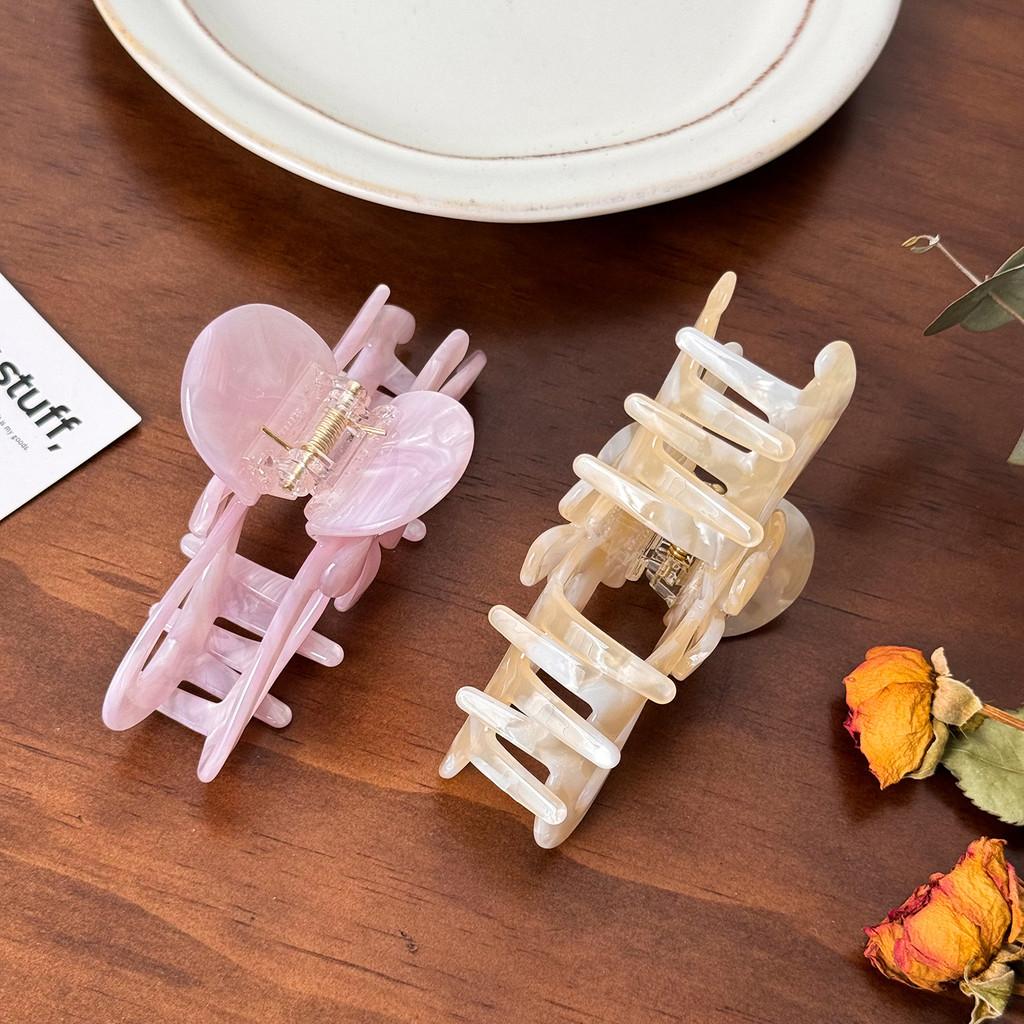 Stylish Oversized Acetate Hair Claw Clip Featuring Charming Floral Embellishments For Women