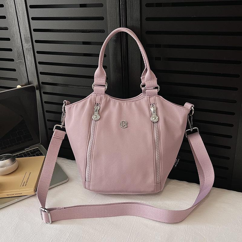 

2025 Women s Retro Fashion Vegetable Basket Handbag - Versatile Shoulder Bag for Trendy Commute