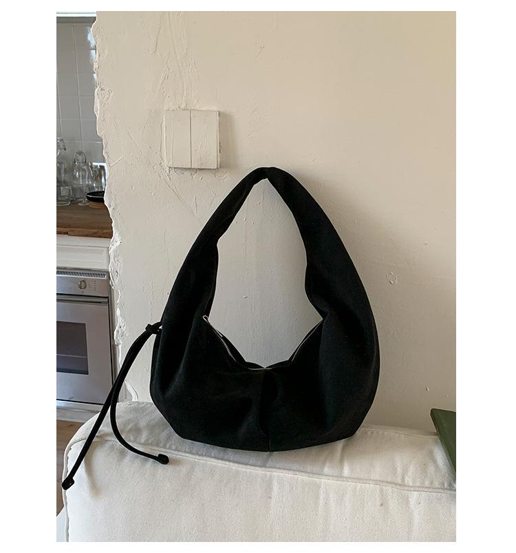 Korean-Style Suede Shoulder Bag: Solid Color, Large Capacity Underarm Dumpling Design