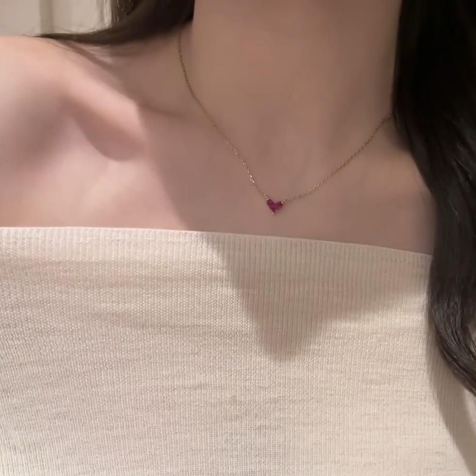 Light Luxury Retro High-End Ruby Love Necklace, Simple Design Temperament Pendant, Versatile And Exquisite Female Collarbone Chain