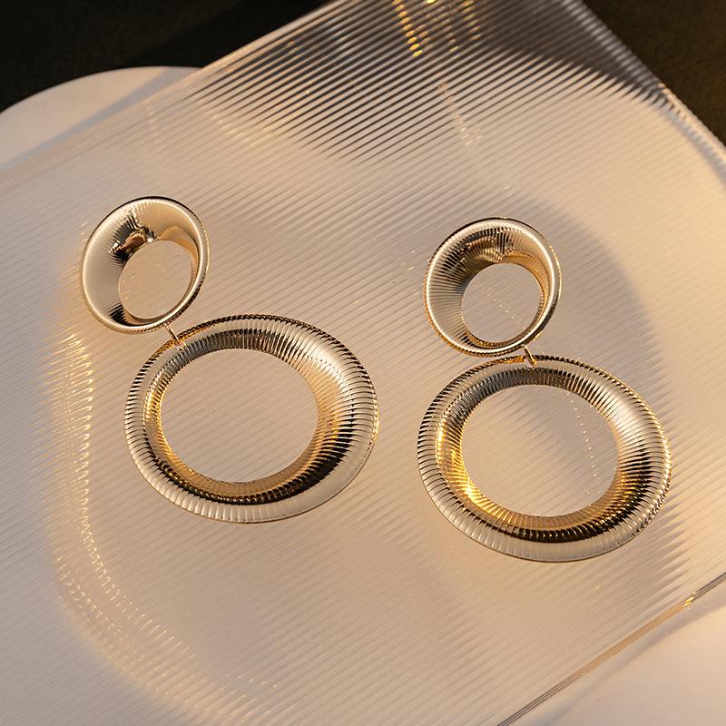 Retro Creative Size Striped Circle Earrings, Exaggerated Personality Design High-End Texture Earrings