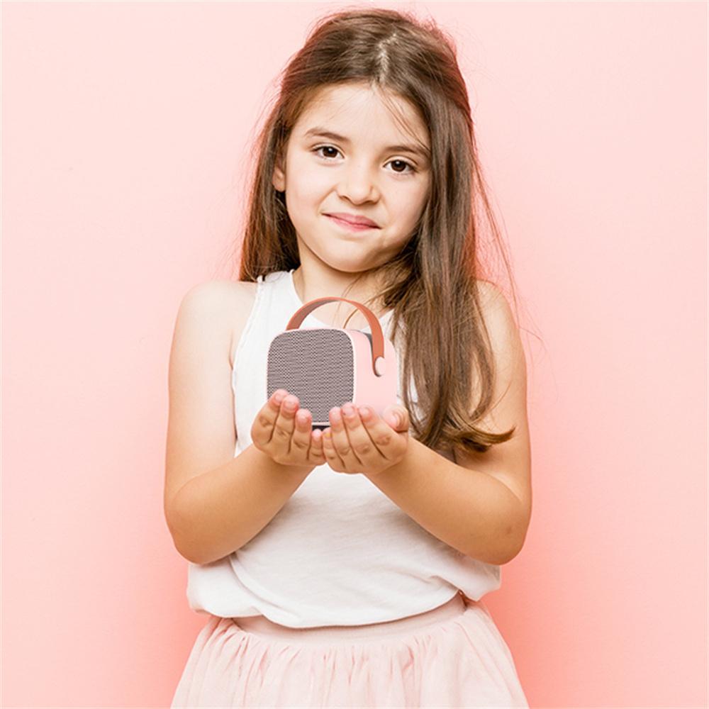 P2 Home Kids Karaoke Bluetooth-compatible Speaker Portable Loudspeaker with 1 Microphone
