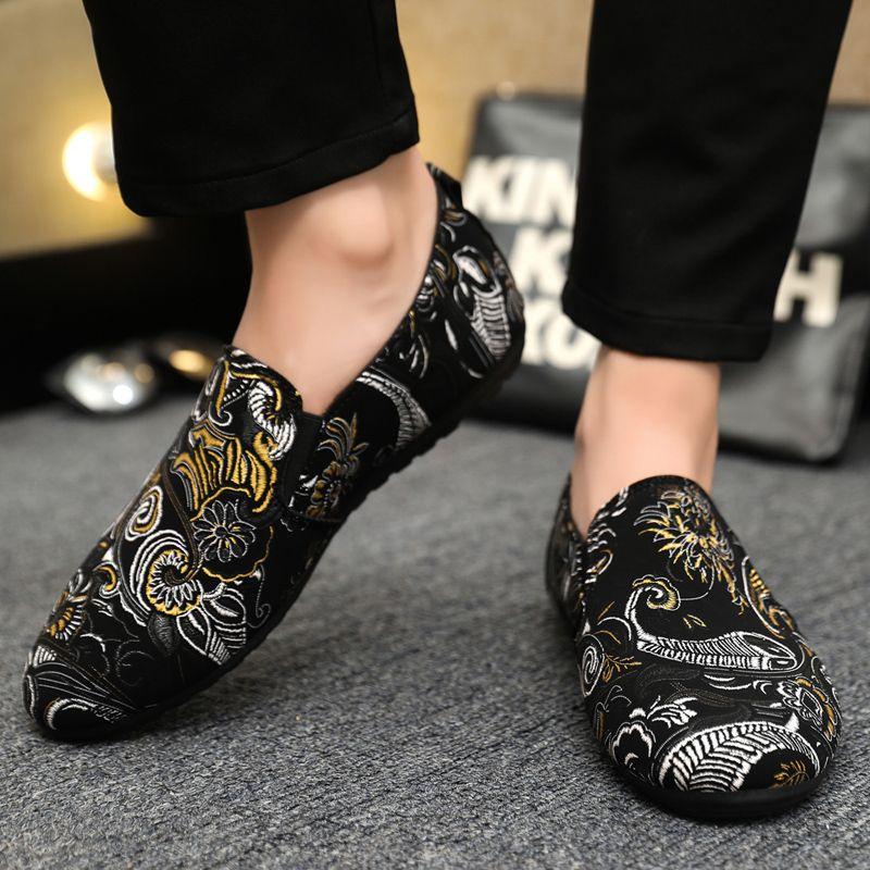 Fashion Male Shoe Low-Top Plus Size Slip-on Moccasin Sneakers Without Leather 2025 Trend Leisure Fashion High Quality Men's Casual Shoes