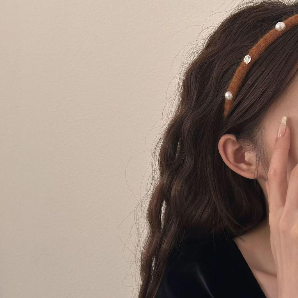 Luxury Rhinestone Pearl Knit Headband: Women's Elegant Plush Headwear