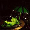 Frogs Umbrella LED Sculptures Light Resin Frogs Garden Outdoor Decor Statue Outdoor Frogs Figurines Light Garden Decoration Gift
