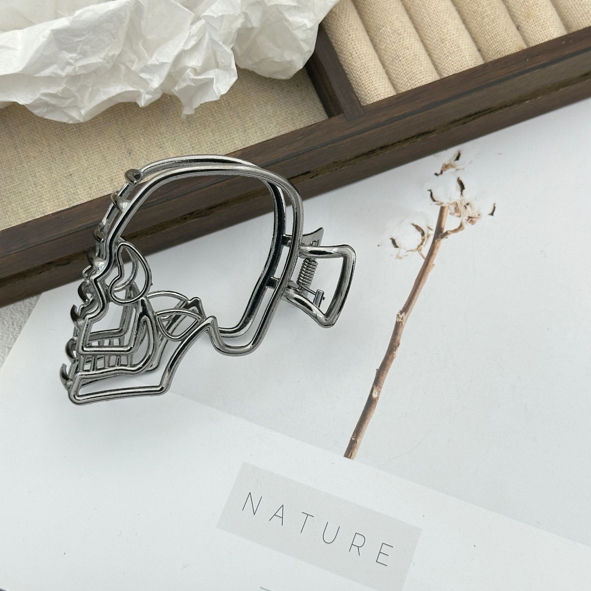 

Unique Creative Skull Hair Clip,High-end Sense Hair Accessory Fashion Versatile Hairpin,Street Punk Style Occipital Shark Clip