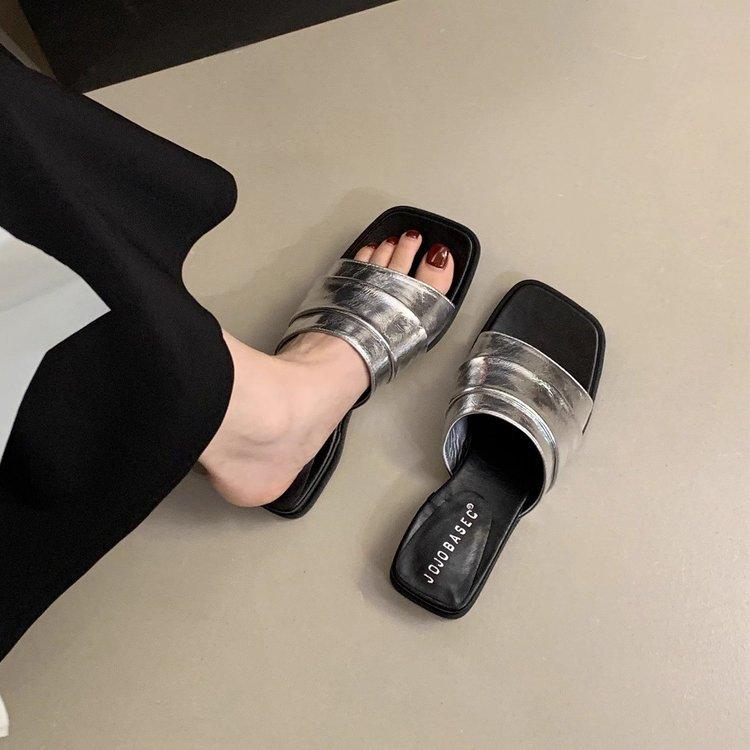 Slope heel cool slippers female 2025 summer new retro niche fairy one-word drag French square head thick-soled slippers female