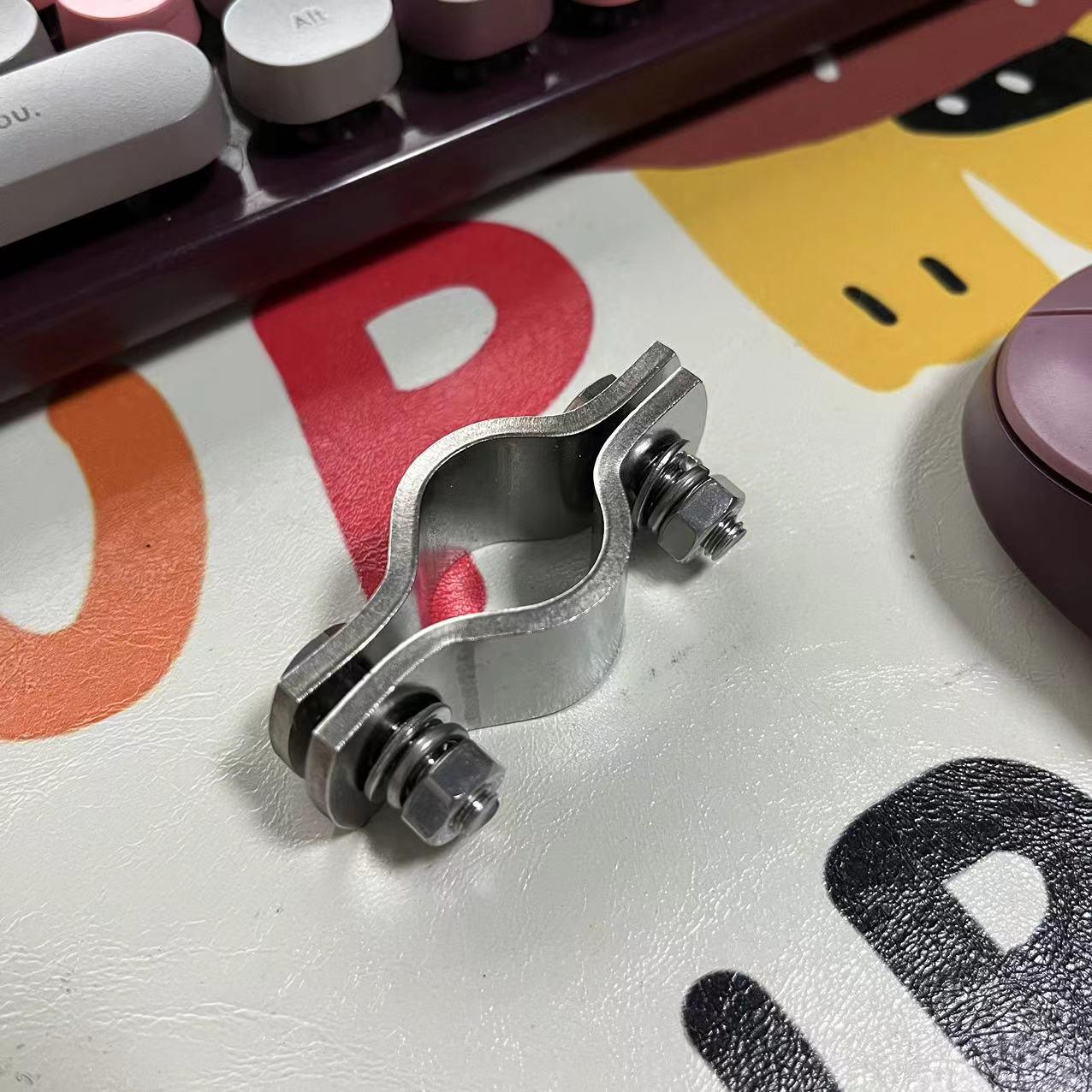 304 Stainless Steel Grounding Clamp with Thickened Support for Utility Pole and Round Pipe Fixing.