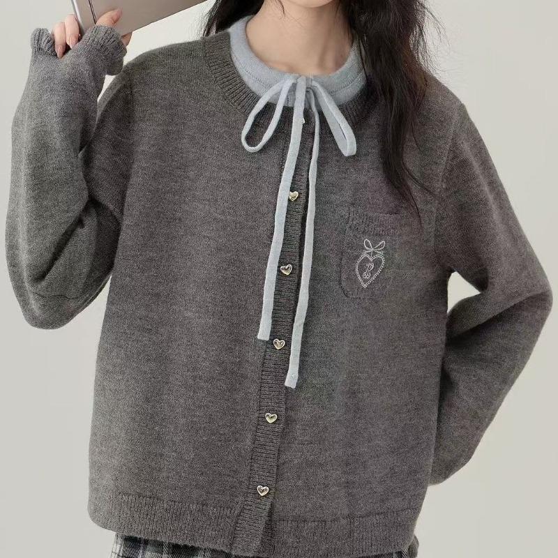 Autumn and winter women's versatile gray college style knitted cardigan versatile long-sleeved round neck fake two-piece high-quality sweater