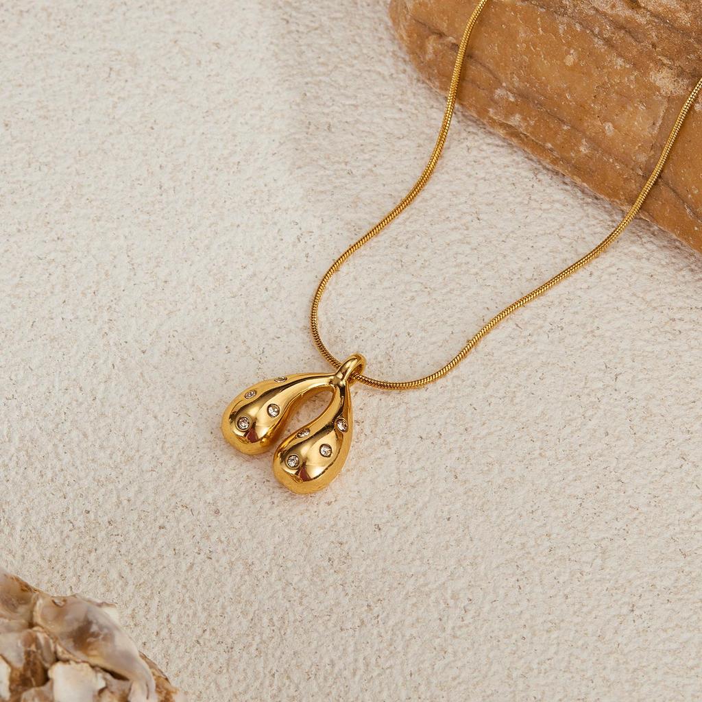 French Retro Teardrop Zircon Necklace: Women's Simple Stainless Steel Clavicle Chain