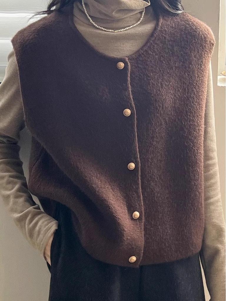 Korean-Style Slimming Knitted Vest with Gold Buttons - Women's Round Neck, Loose Sleeveless Top