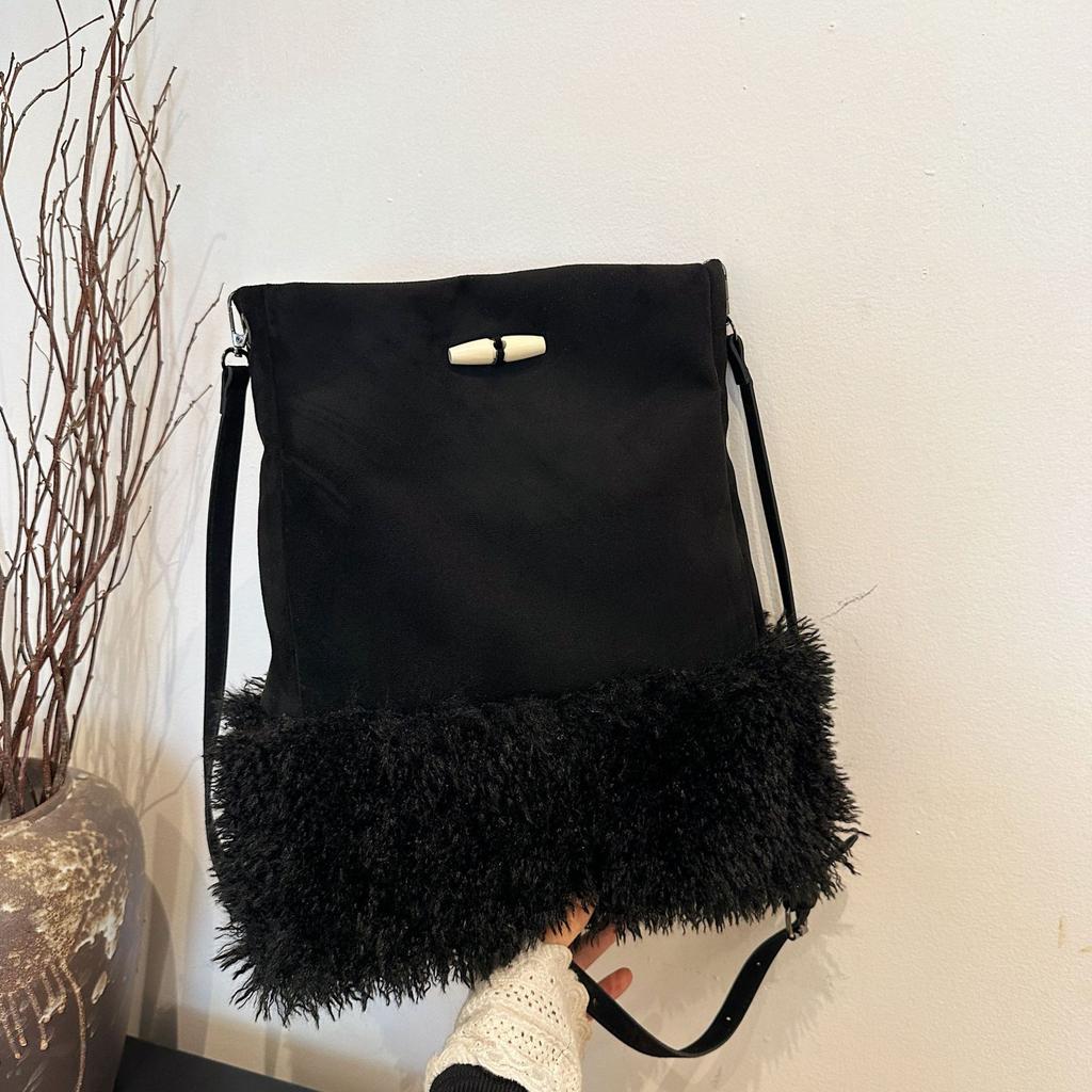 Tassel fluff bucket bag women's bag suede underarm bag lamb fluff commuter shoulder messenger bag
