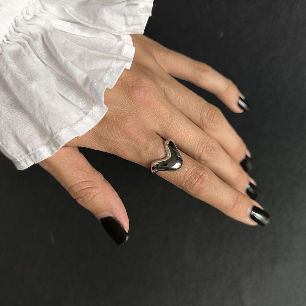 Silberring ohne Steine, Gewicht des Artikels 3,85 g (2193425)