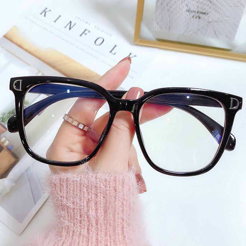Trendy D-shaped anti-blue light glasses, popular on social media, in a stylish street style; can be fitted with prescription lenses.