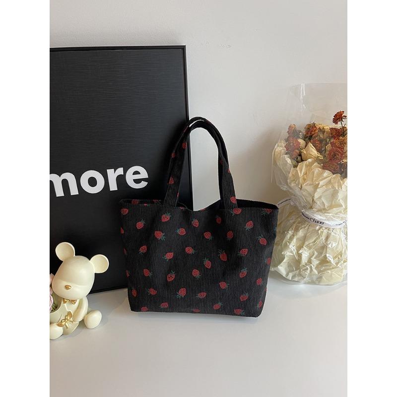 

Literary and commuter personalized shoulder bag, new large-capacity strawberry strip velvet college style portable bento bag чёрный