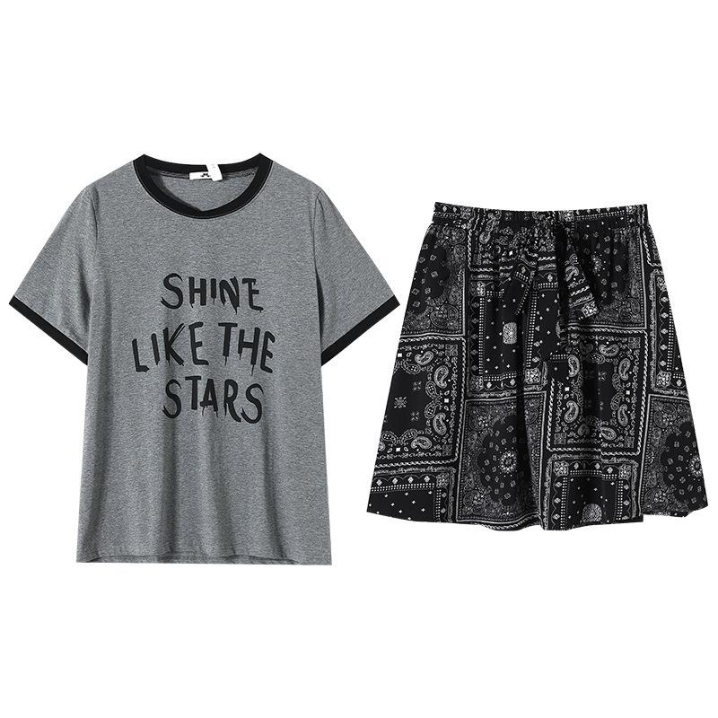 Plus-size Women s T-shirt Top and Short Skirt Set - Versatile, Casual and Slimming for Summer 2xl