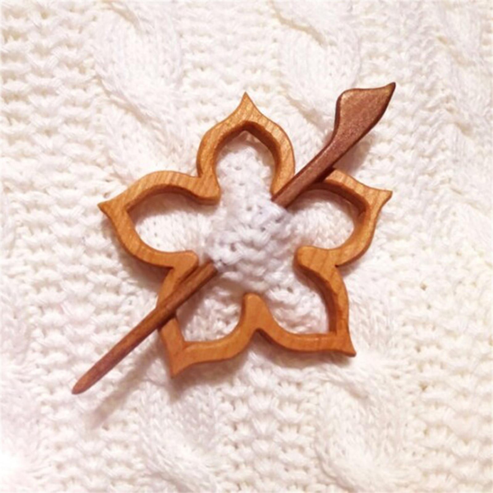 Handcrafted Wooden Animal Brooch with Intricate Carved Details and Woven Pattern Design for Decorative Accessories and Collectibles One Size