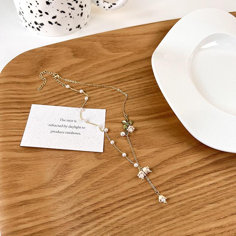 Nowe modne naszyjniki choker z emalii Bell Orchids dla kobiet Elegancki naszyjnik z kwiatami roślinnymi Naszyjnik z wisiorkiem ślubnym Biżuteria