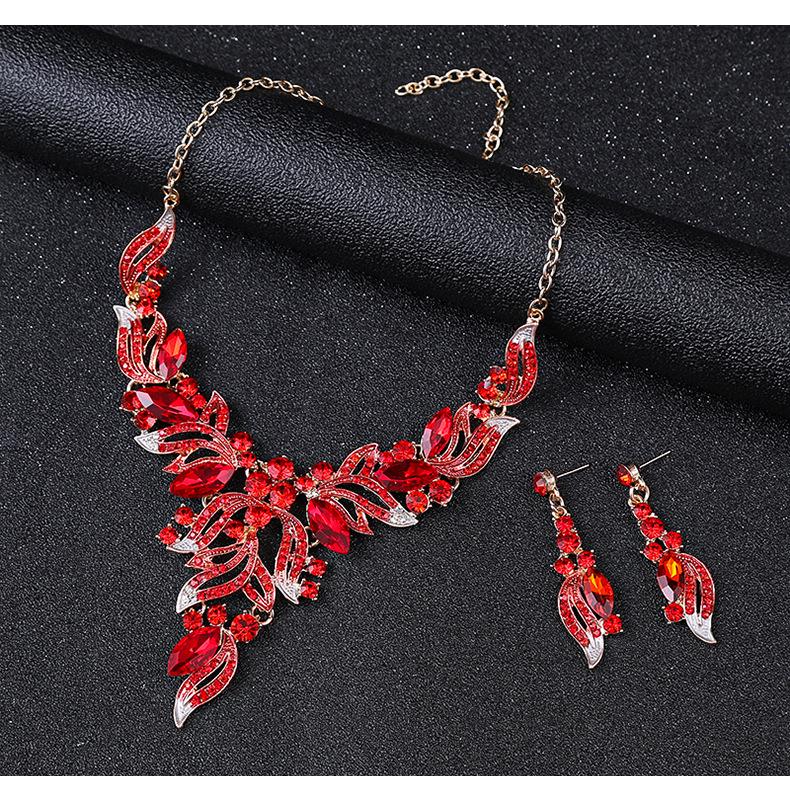 Exaggerated Retro Oil Painting Necklace Set: European & American Design Clavicle Chain Sweater Accessory