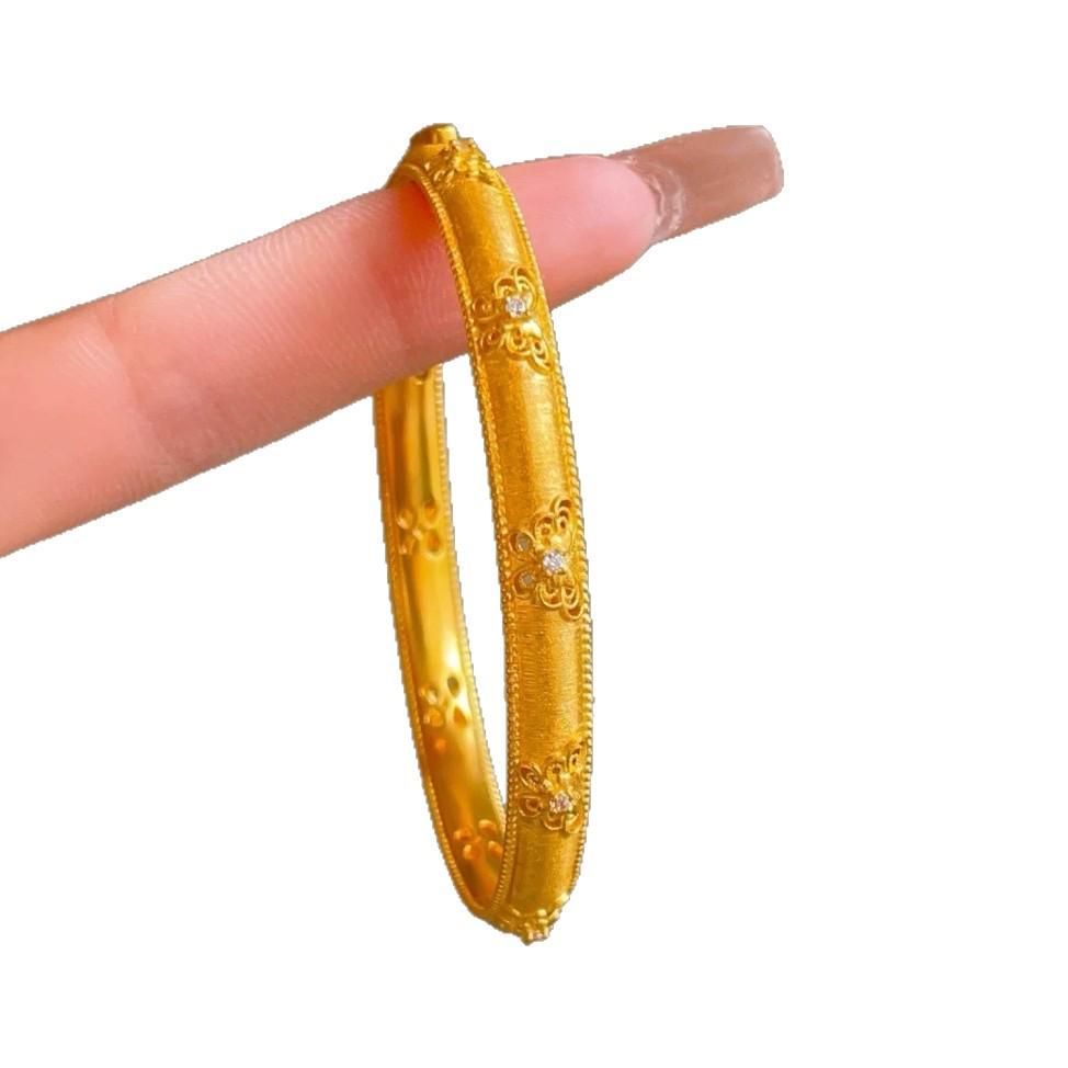 Retro Court-Style Rhinestone Butterfly Clasp Bracelet with Brushed Texture - High-End, Luxurious Niche Design Jewelry