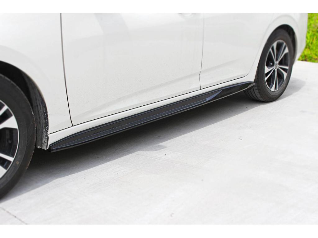 Συμβατό Body Kit 14ης Γενιάς Sylphy: Εμπρόσθιο Χείλος, Πλαϊνά Μαρσπιέ, Πίσω Αεροτομή, Πίσω Χείλος, Γωνία Εμπρός Προφυλακτήρα.