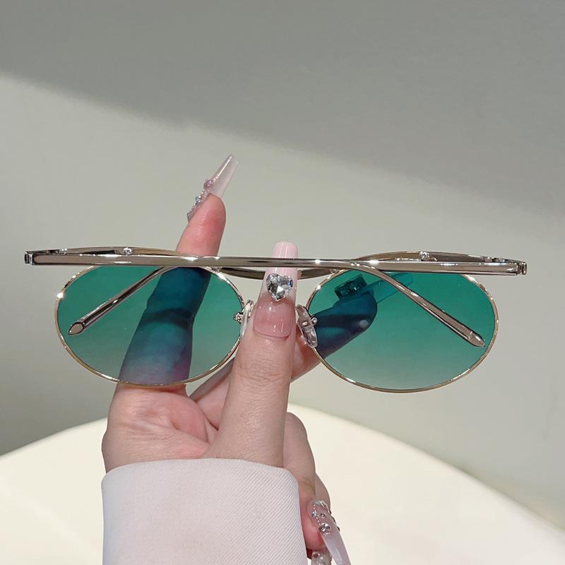 Luxury Brand Designer Metal Steampunk Sunglasses Women For Men Vintage Punk Sun Glasses Popular Oval Eyebrow Cool Shades Uv400