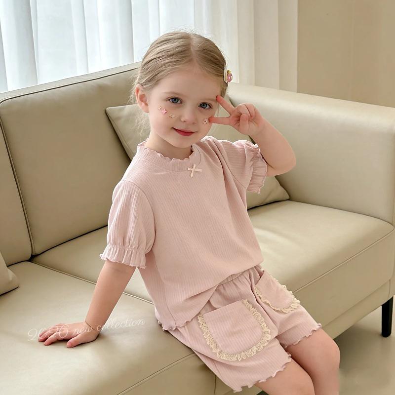 Letni koronkowy komplet z krótkim rękawem i spodenkami dla małych dziewczynek 2026